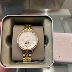 woman’s gold fossil watch with links, never worn bought less than a year ago